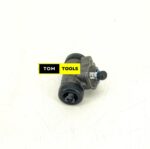 Toyota Part no. 47570-16040 Right and Left Rear Drum Brake Wheel Cylinders
